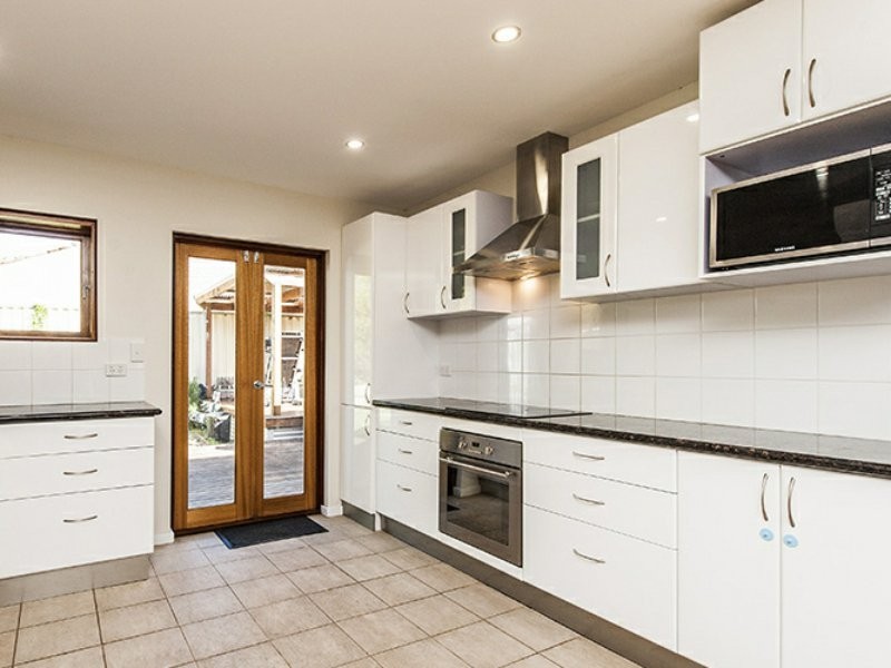 8 Benan Street, Kallaroo WA 6025