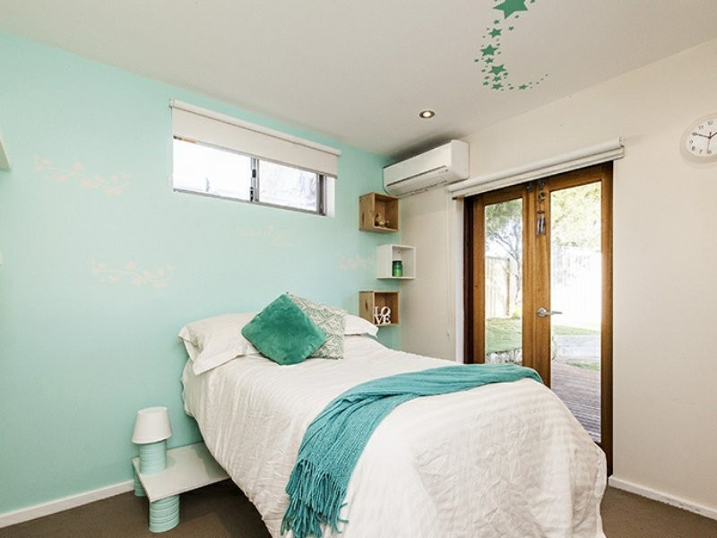 8 Benan Street, Kallaroo WA 6025