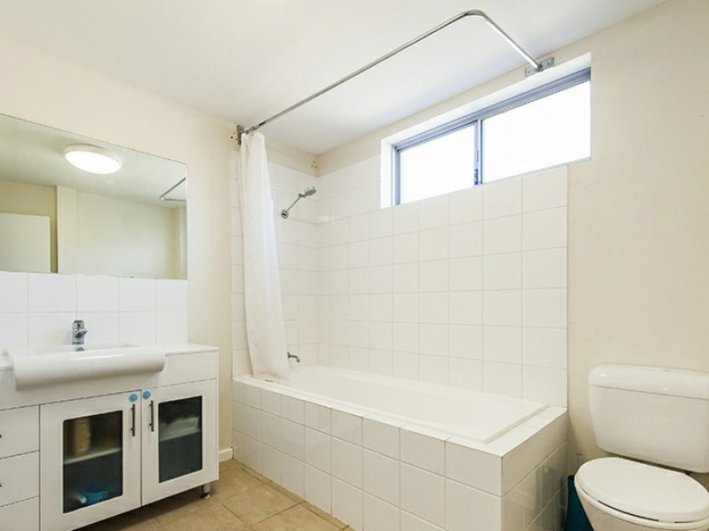 8 Benan Street, Kallaroo WA 6025