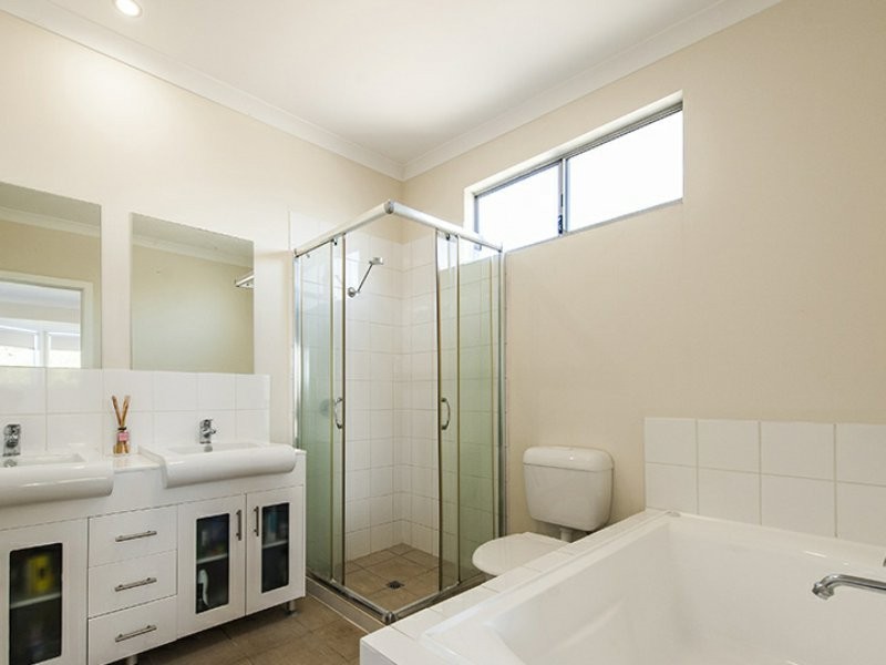 8 Benan Street, Kallaroo WA 6025