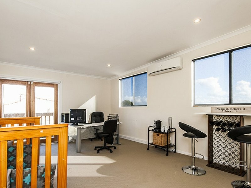 8 Benan Street, Kallaroo WA 6025