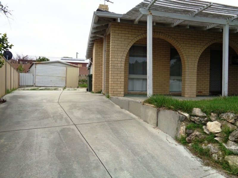 11 Leichhardt Drive, Two Rocks WA 6037