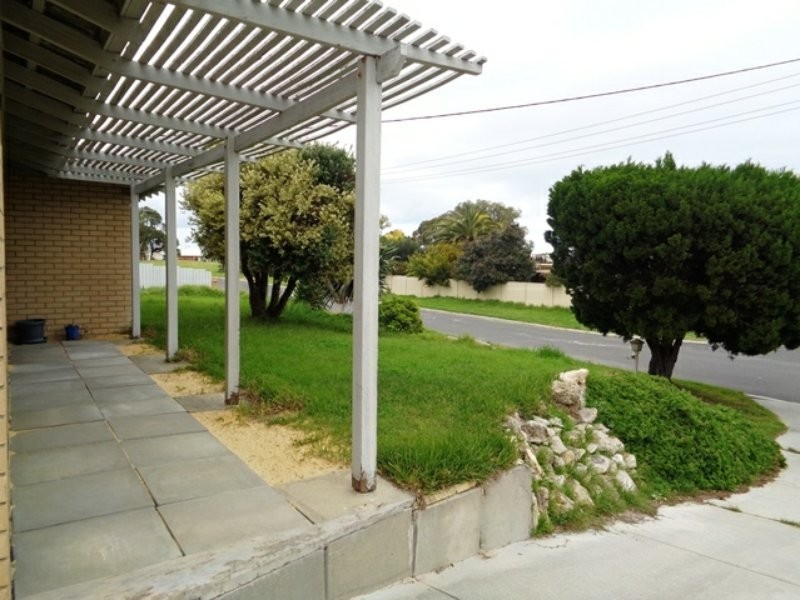 11 Leichhardt Drive, Two Rocks WA 6037