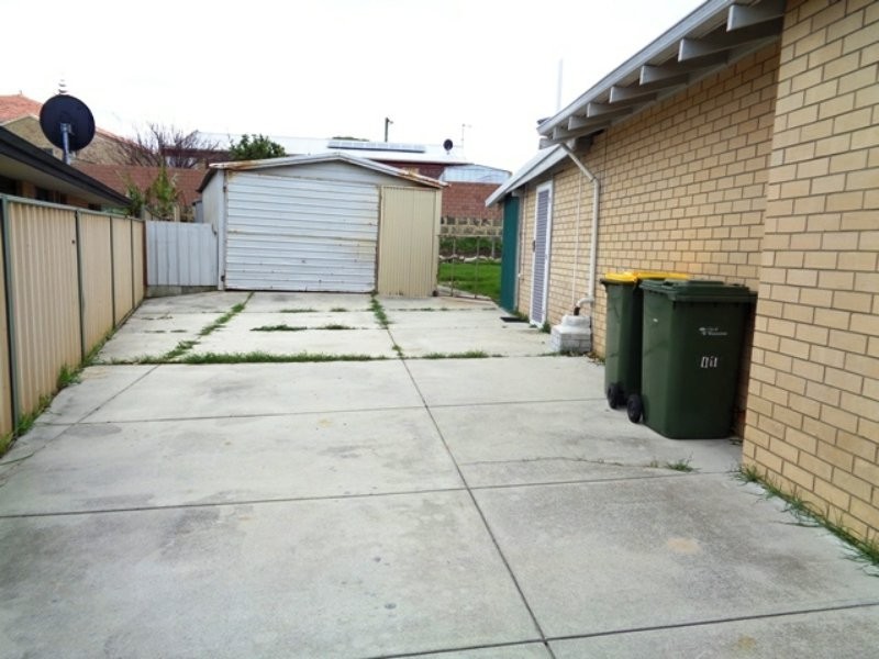 11 Leichhardt Drive, Two Rocks WA 6037