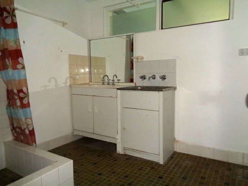 11 Leichhardt Drive, Two Rocks WA 6037