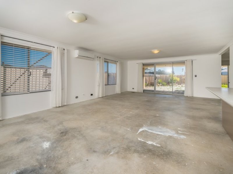 32 Blackwood Meander, Yanchep WA 6035