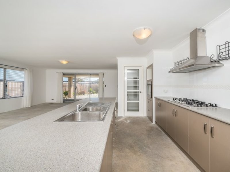 32 Blackwood Meander, Yanchep WA 6035