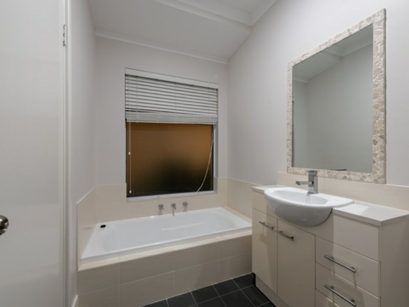 15 Sweep Ridge, Yanchep WA 6035