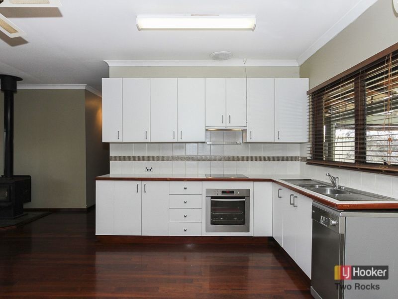 7 Fawkner Road, Two Rocks WA 6037