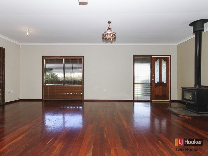 7 Fawkner Road, Two Rocks WA 6037