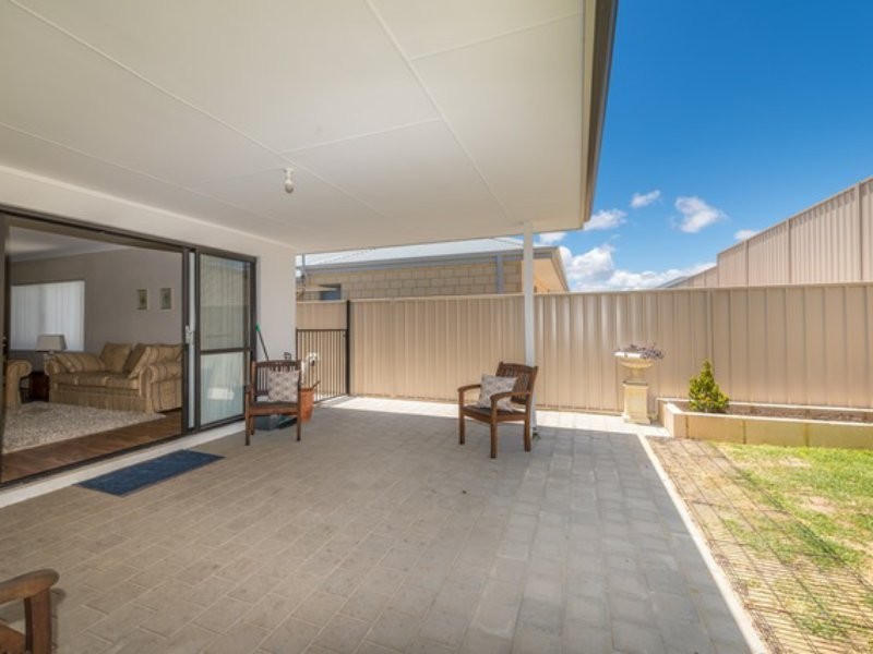 13 Wirrah Way, Two Rocks WA 6037