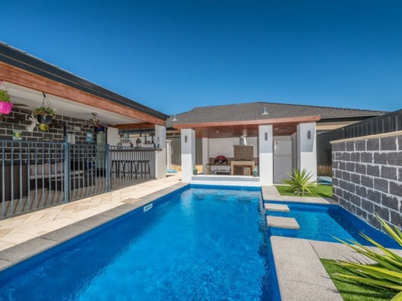 14 Mapleton Drive, Yanchep WA 6035