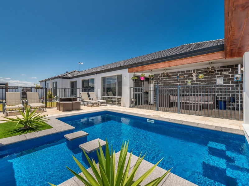 14 Mapleton Drive, Yanchep WA 6035
