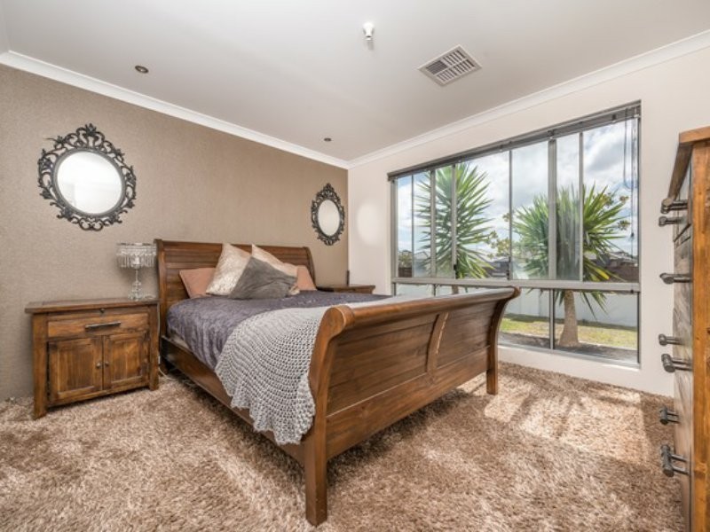 14 Mapleton Drive, Yanchep WA 6035