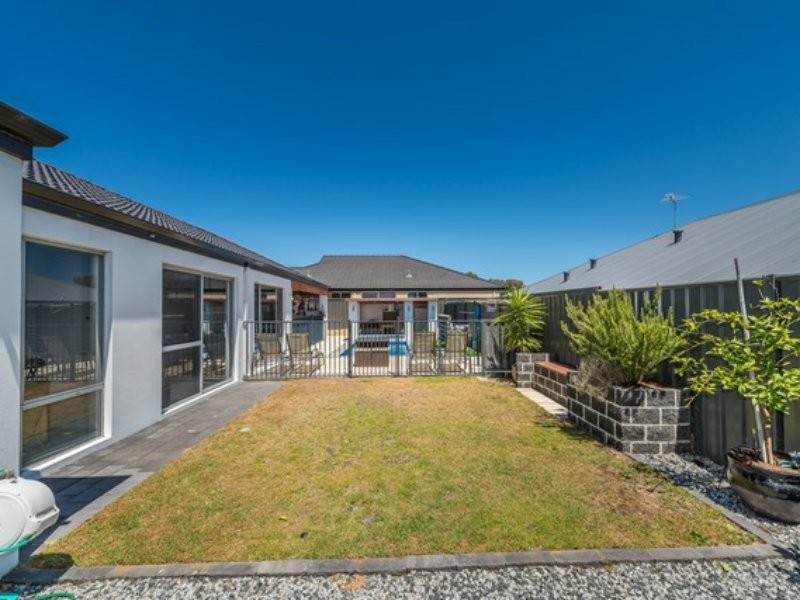 14 Mapleton Drive, Yanchep WA 6035