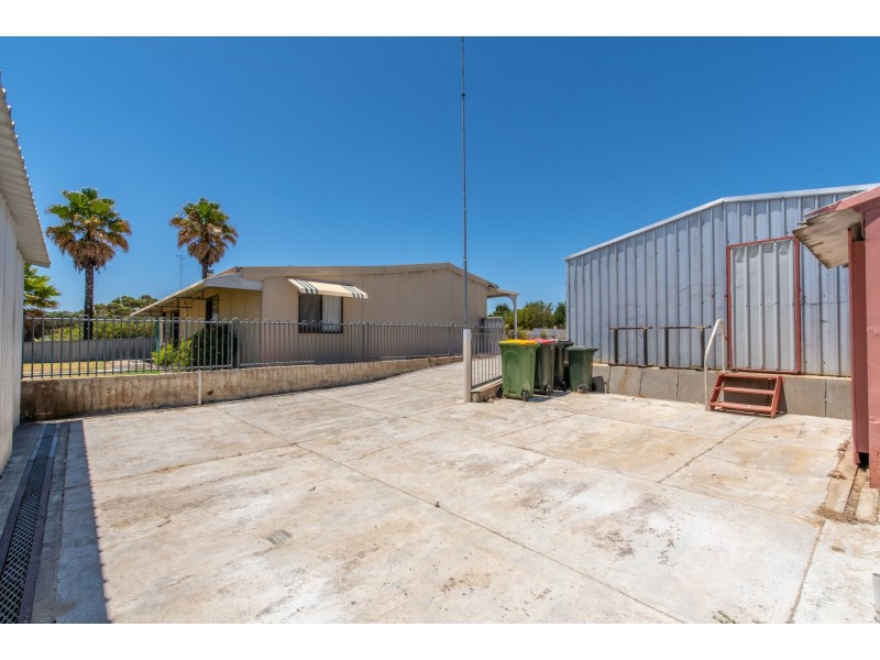 327 King Drive, Woodridge WA 6041