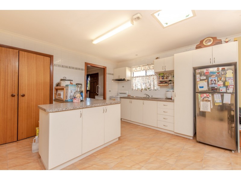 327 King Drive, Woodridge WA 6041