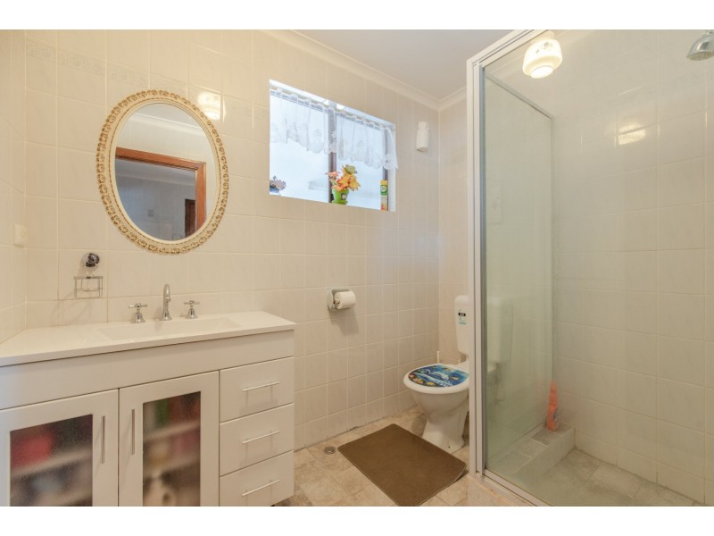 327 King Drive, Woodridge WA 6041