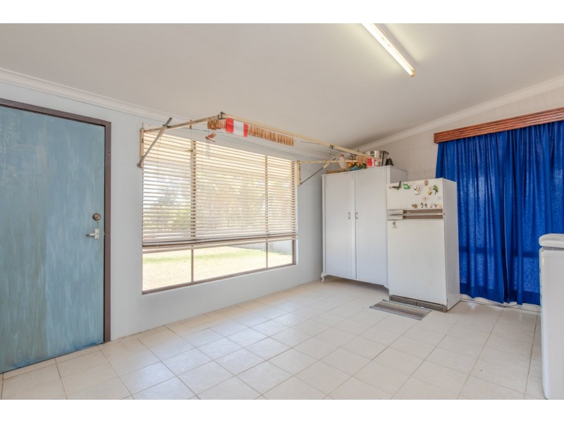 327 King Drive, Woodridge WA 6041