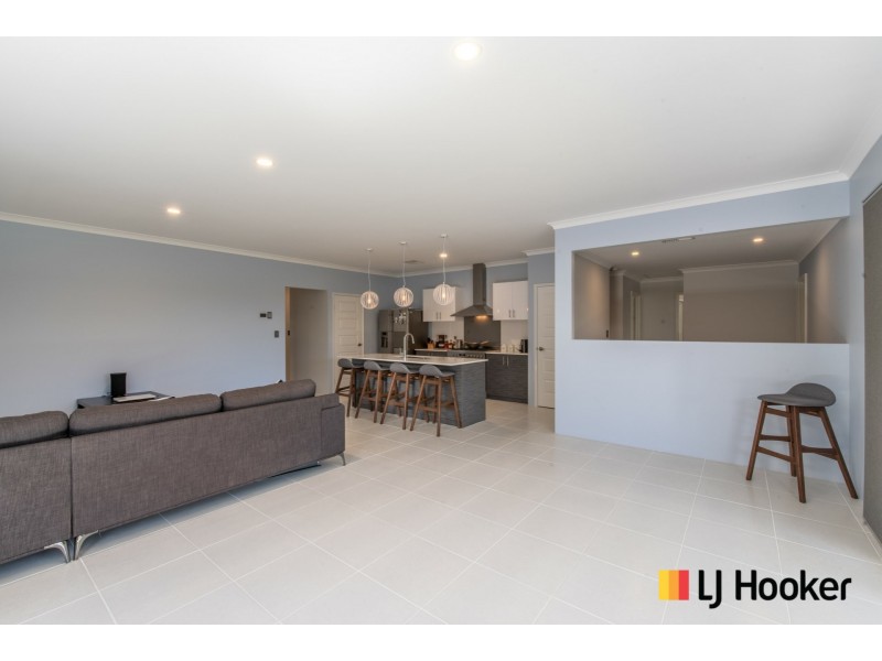 11 Snapper Way, Two Rocks WA 6037