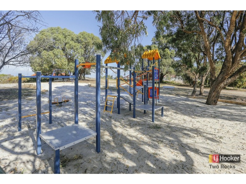 11 Snapper Way, Two Rocks WA 6037