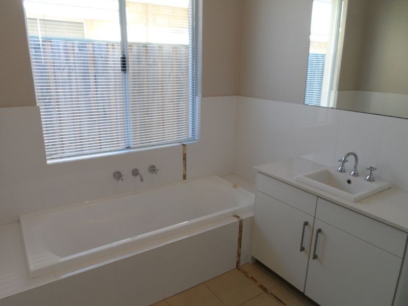 48 Lindsay Beach Boulevard, Yanchep WA 6035