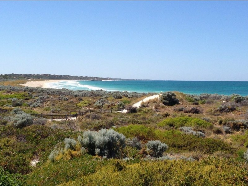 18 Blaxland Avenue, Two Rocks WA 6037