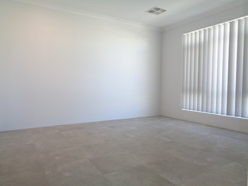 13 Thistle Way, Two Rocks WA 6037