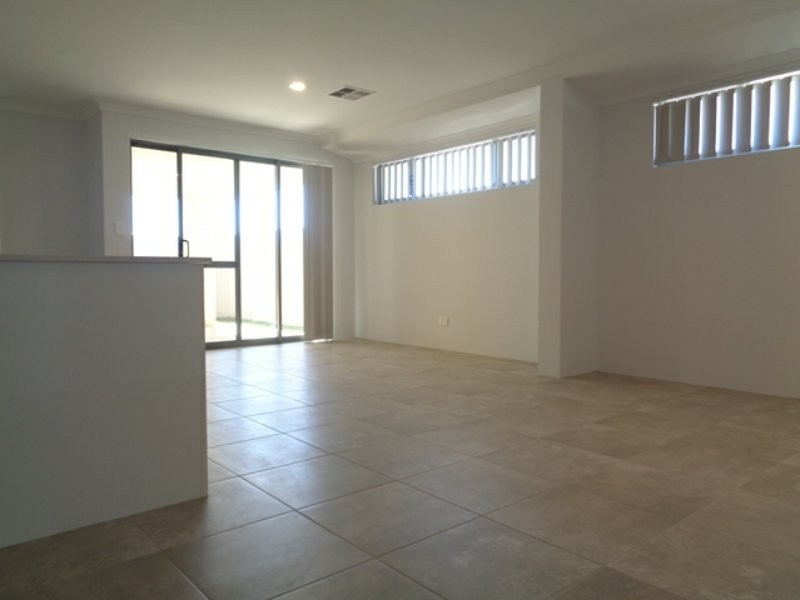 13 Thistle Way, Two Rocks WA 6037