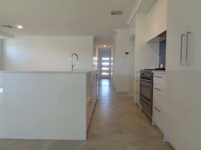 13 Thistle Way, Two Rocks WA 6037