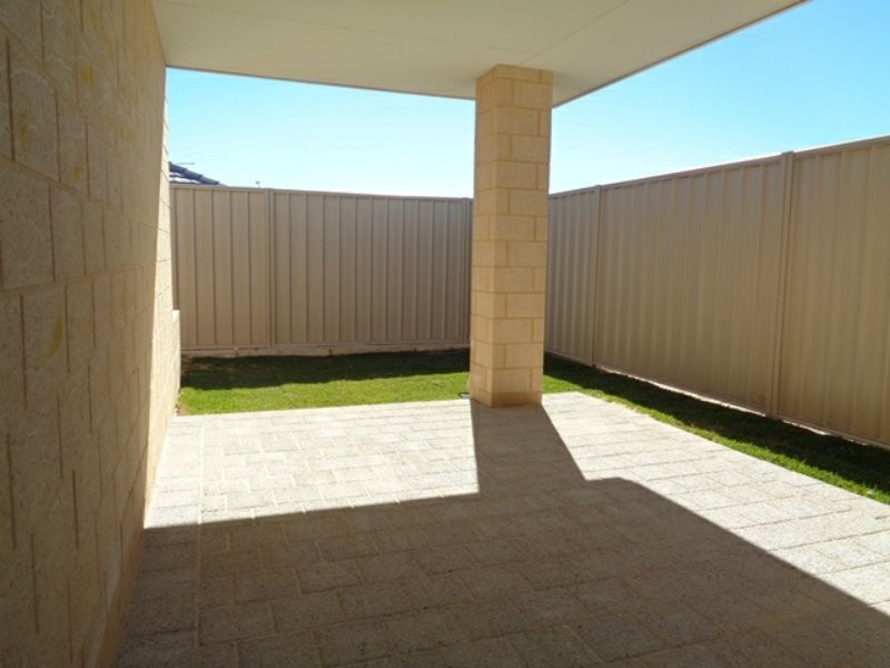 13 Thistle Way, Two Rocks WA 6037