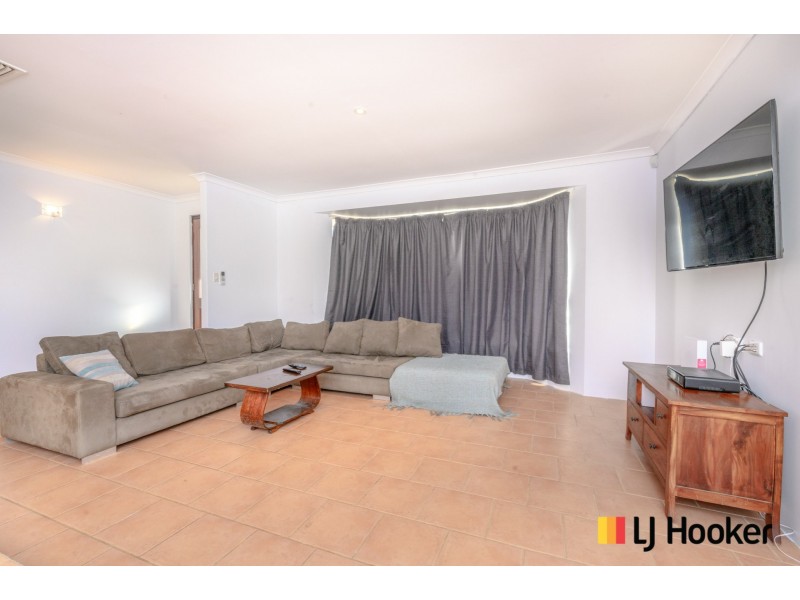 24 Blaxland Avenue, Two Rocks WA 6037