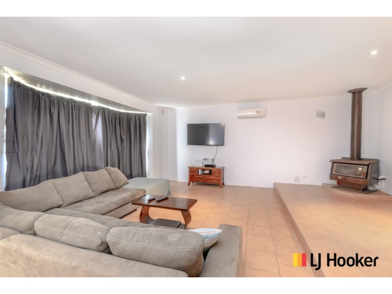 24 Blaxland Avenue, Two Rocks WA 6037