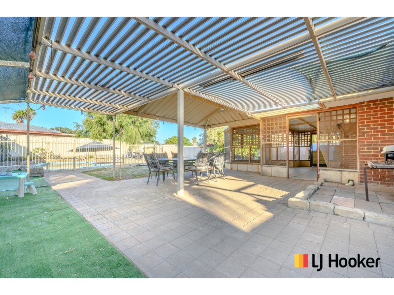 24 Blaxland Avenue, Two Rocks WA 6037