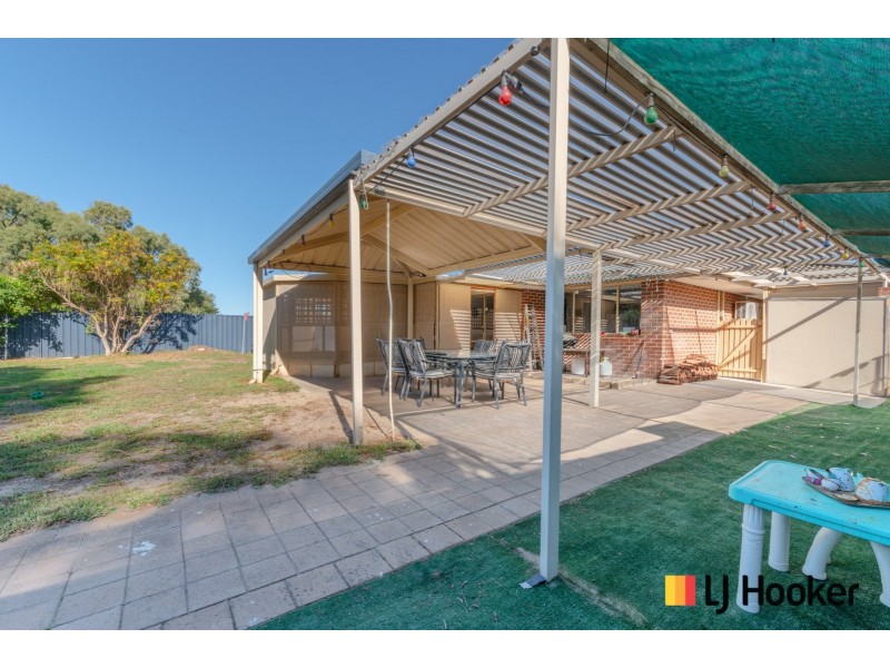 24 Blaxland Avenue, Two Rocks WA 6037