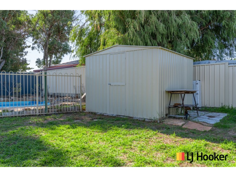 24 Blaxland Avenue, Two Rocks WA 6037