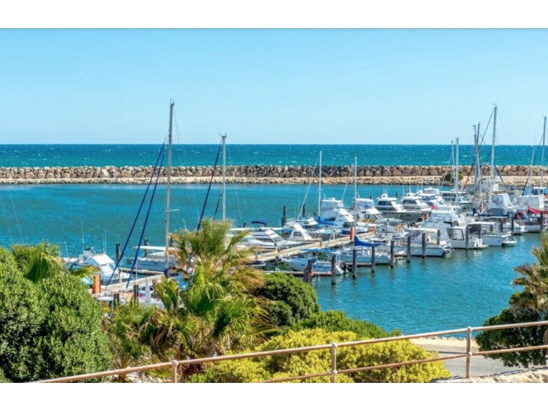 24 Blaxland Avenue, Two Rocks WA 6037