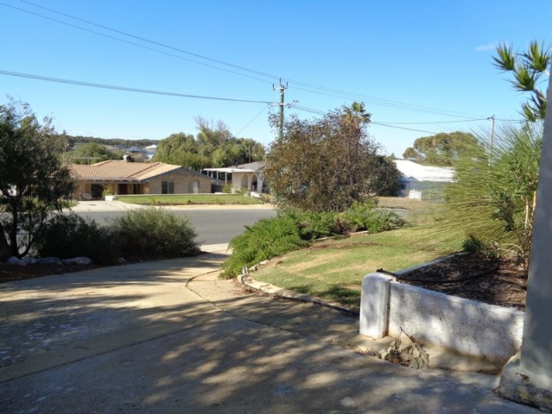 5 Whitfield Drive, Two Rocks WA 6037