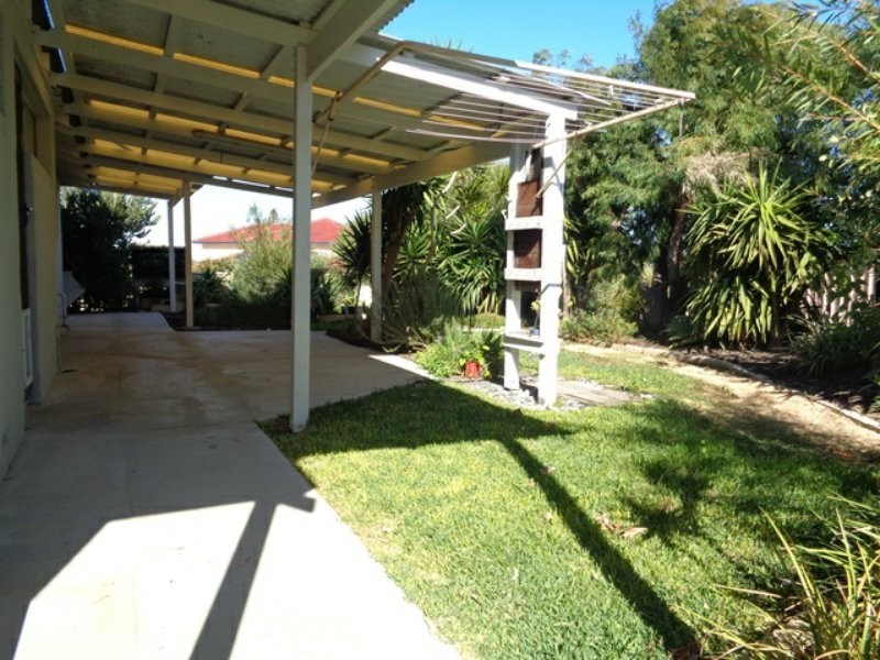 5 Whitfield Drive, Two Rocks WA 6037