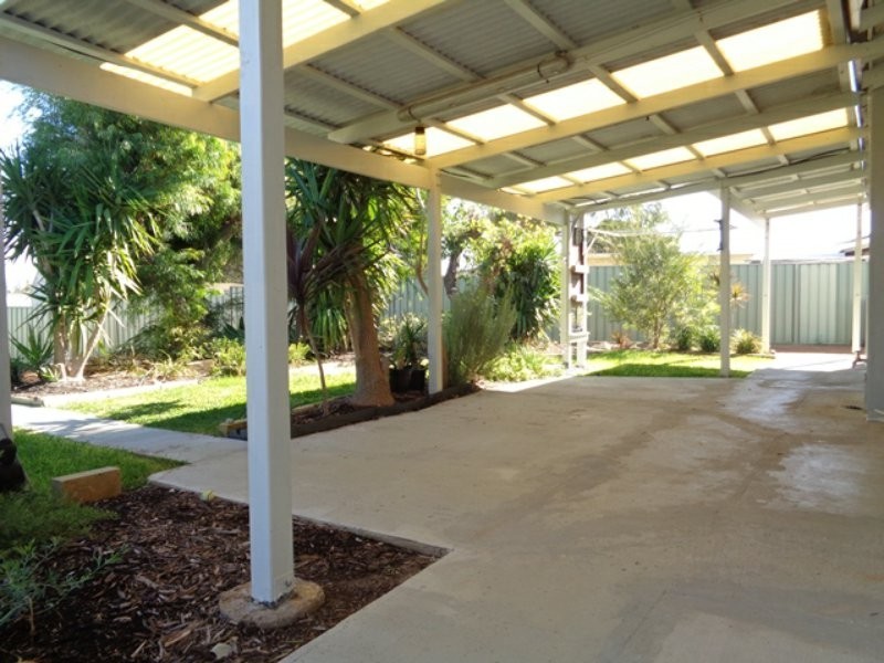 5 Whitfield Drive, Two Rocks WA 6037