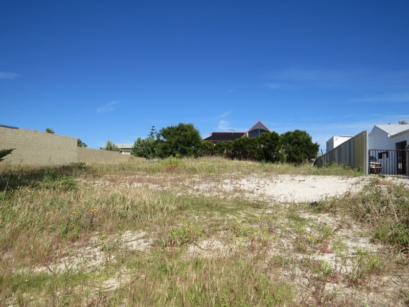 12 Tenggara Avenue, Two Rocks WA 6037