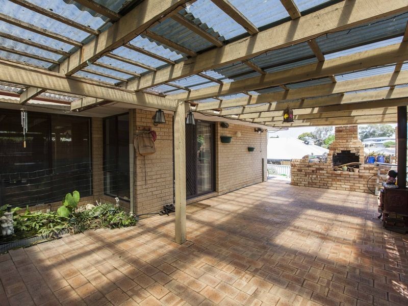 1 Genesta Place, Two Rocks WA 6037