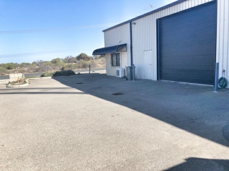 2 Bracknell Street, Yanchep WA 6035