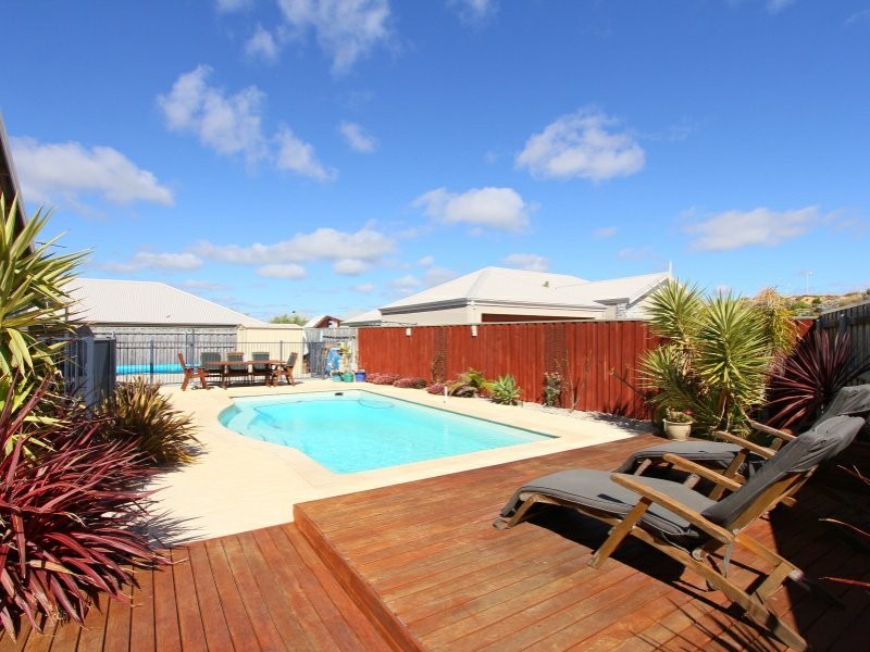 11 Clearview Street, Yanchep WA 6035