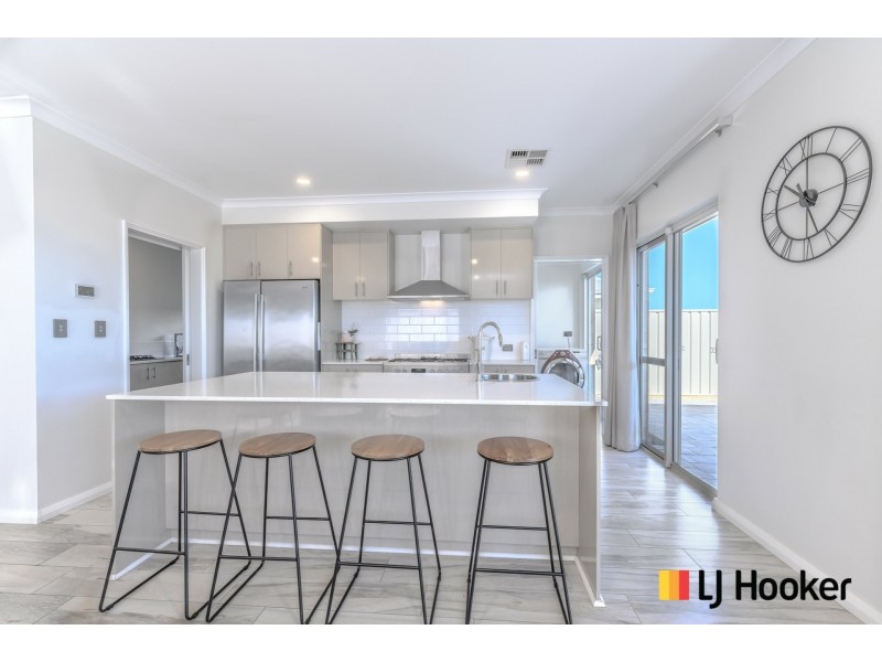 24 Cuttlefish Street, Yanchep WA 6035