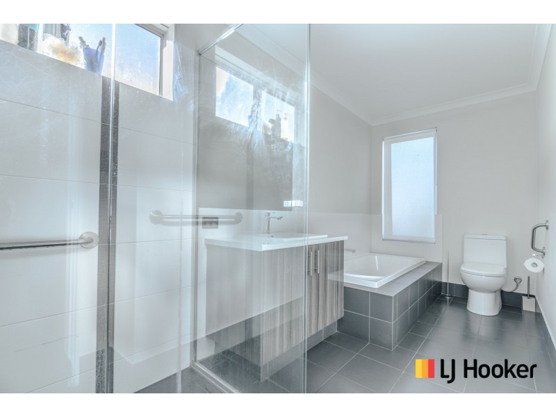 24 Cuttlefish Street, Yanchep WA 6035