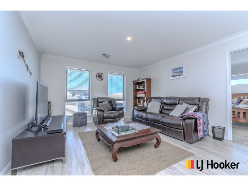 24 Cuttlefish Street, Yanchep WA 6035