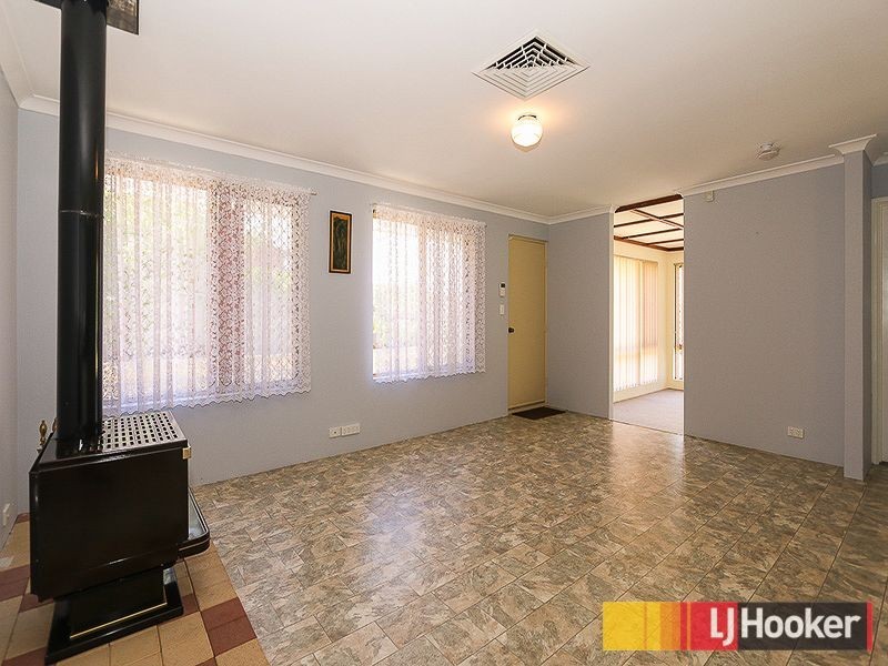 33 Blaxland Avenue, Two Rocks WA 6037