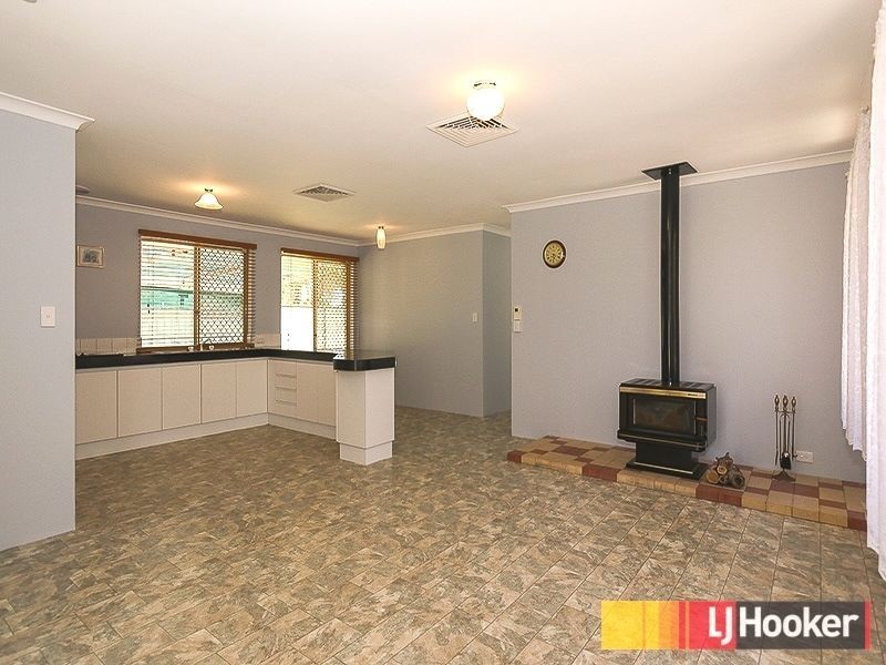 33 Blaxland Avenue, Two Rocks WA 6037