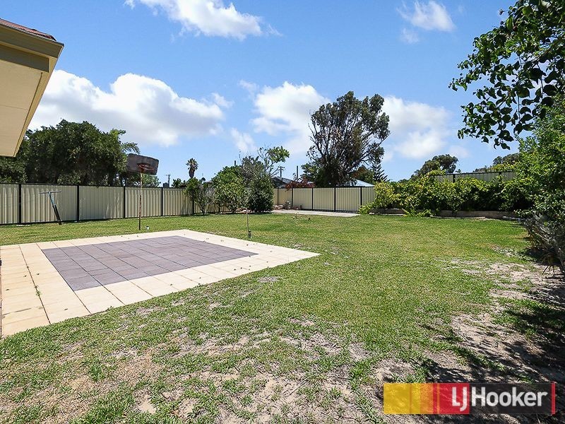 33 Blaxland Avenue, Two Rocks WA 6037